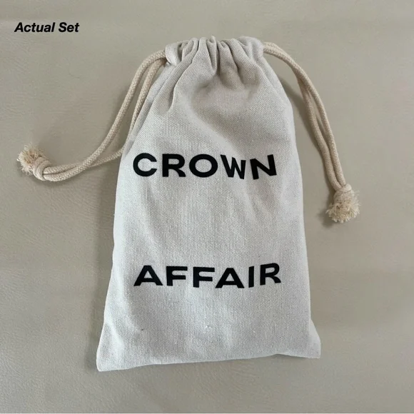 NWT: CROWN AFFAIR KNOT BAG WITH MINIS GIFT SET (O/S)